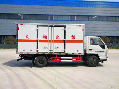 九類廢電瓶廢機(jī)油雜項(xiàng)廂式運(yùn)輸車 危險(xiǎn)品運(yùn)輸車的專業(yè)化要求與安全管理